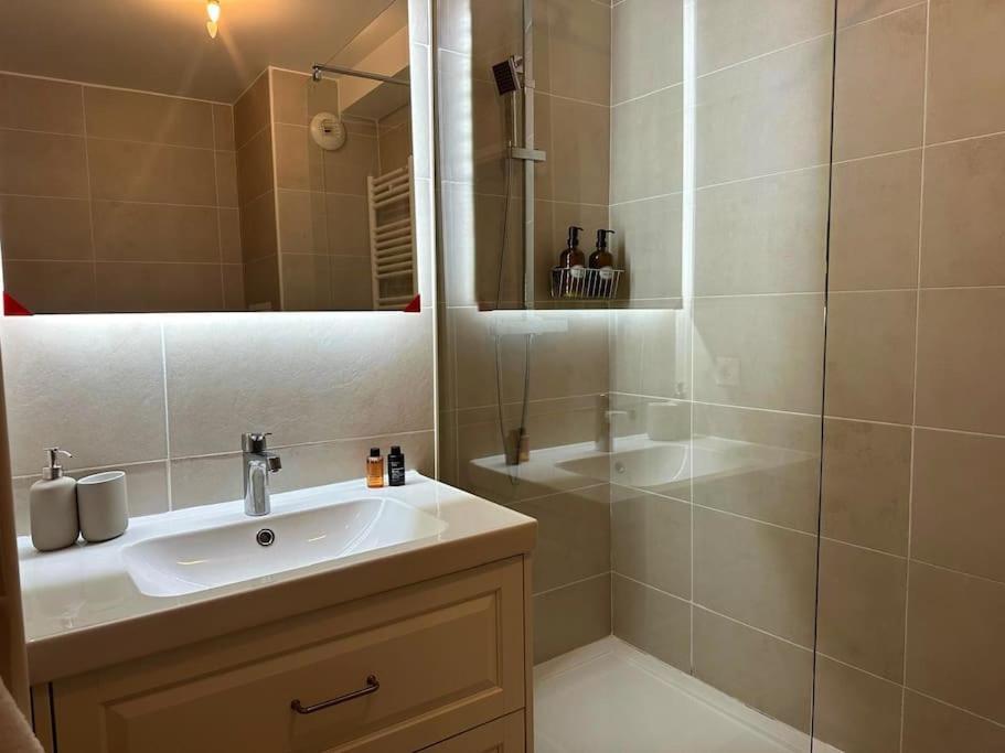 Suite Alya Appartement Proche Disneyland 마그니 르 홍그르 외부 사진